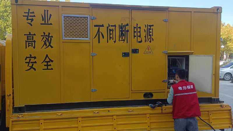 新县柴油发电机组和UPS电源配合使用时，如何避免切换过程中的电力中断？